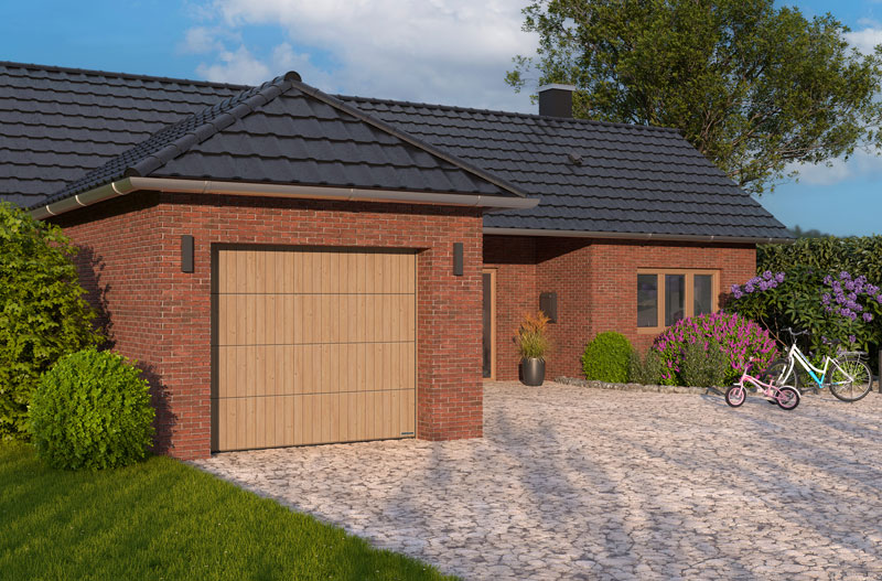 Brama garażowa Hörmann Duragrain Vertical Design w wykończeniu Świerk – widok zewnętrzny na tle elewacji z czerwonej cegły.