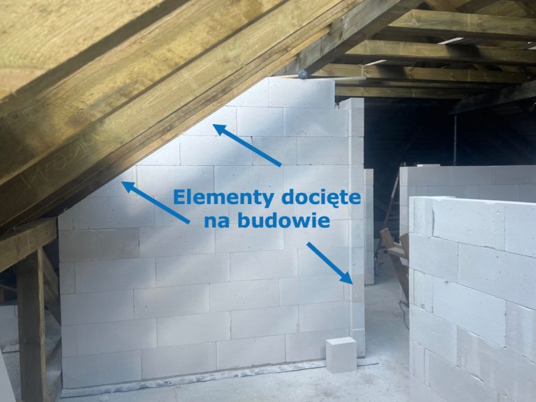 System SOLBET – docięte bloczki ściany poddasza oraz węgarek przy drzwiach