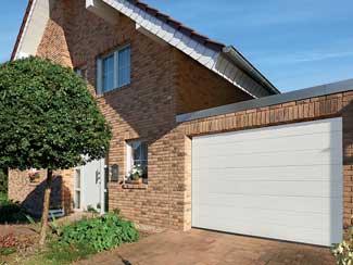 O czym należy pamiętać podczas zakupu i montażu bramy garażowej?  - miniaturka